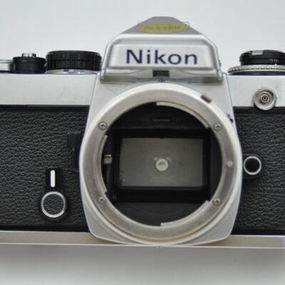 Nikon FE silber - absolut robust und sehr kompakt - Zustand A TOP