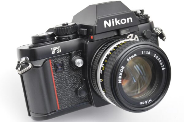 Nikon Kameraausrüstung F3 mit MD-4 und 50mm 1.4 AIS etc.