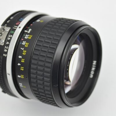 Nikon Nikkor 85mm 2.0 AI - geringste Gebrauchsspuren Zustand A/A+