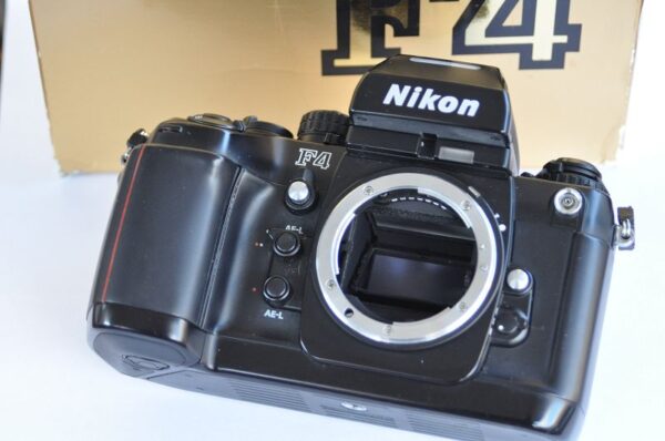 - Nikon F4 - Seriennummer 2487515 - Zustand A TOP - Profikamera
