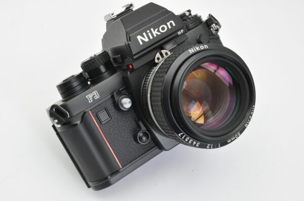 Nikon F3 P Set - von der Zusammenstellung her höchswertig und im Profi Kamerakoffer