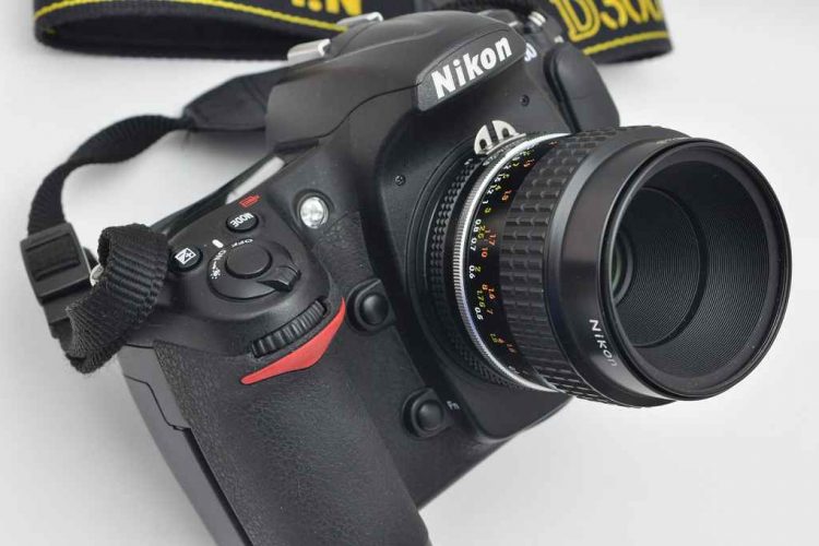 Nikon D300 Plus Set - mit 55mm Micro Nikkor AIS - Zustand A/A+ TOP - überragende Bildqualität - mit 28-80mm G Objektiv - TOP