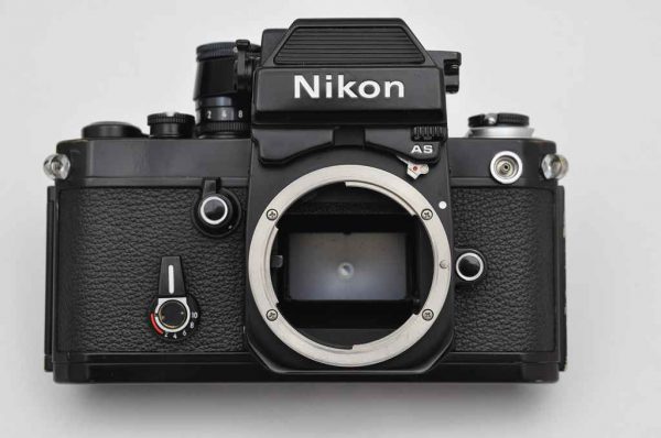 Nikon F2 AS mit der Seriennummer 7757868 hat Abnutzungsspuren, ist technisch perfekt - die Legende - schwarz - TOP - neuer Spiegeldämpfer