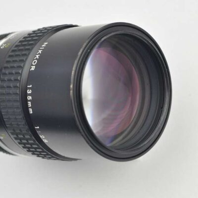 Nikon Nikkor 135mm 2.8 - AI - selbst bei Offenblende superscharf - so gut wie keine Verzeichnung - sehr geringe Chromatische Aberration - keine Vignettierung