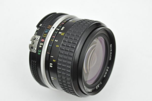 Nikon Nikkor 28mm 3.5 AI - klein - sehr kompakt - höchstwertig verarbeitet