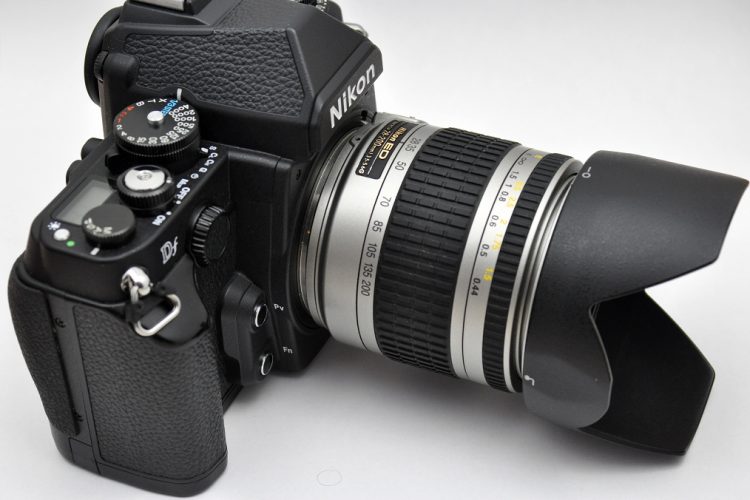 Nikon Df mit Nikon AF 28-200mm G