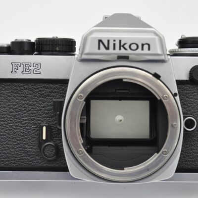 Nikon FE2 mit geringen Gebrauchsspuren