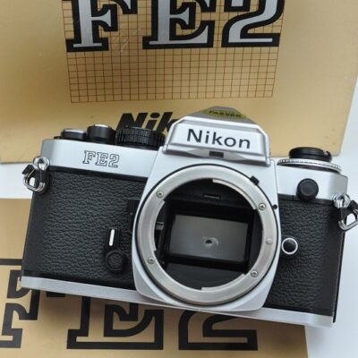Nikon FE2 mit geringsten Gebrauchsspuren in OVP