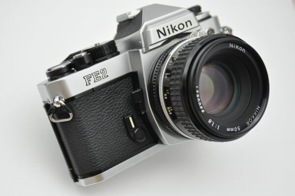 Nikon Kameraset FE2 mit Nachführmessung im Sucher - TOP