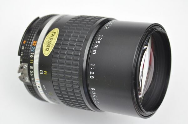 Nikon Nikkor 135mm 2.8 AIS bei Offenblende superscharf Zustand A+