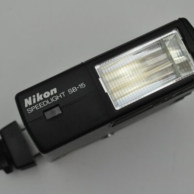 Nikon SB-15 - Kompatibel ist er auch mit der Nikon FA, FE2, EM, F3 mit AS-4 und der Nikonos V - nutzbar für alle analogen Autofokuskameras