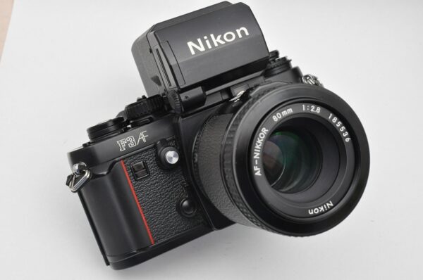 Nikon Kameraset F3-AF mit normalem Sucher DE-2