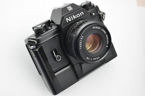 Nikon EM Kameraset mit Serie E 50mm Objektiv und MD-E - TOP