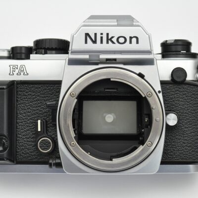 Nikon FA silber - mit Blenden-, Zeit- und Programmautomatik